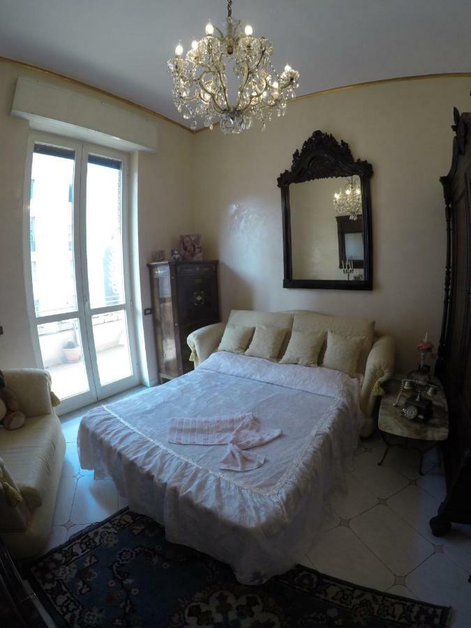 B&B Goldmund Naples Luaran gambar